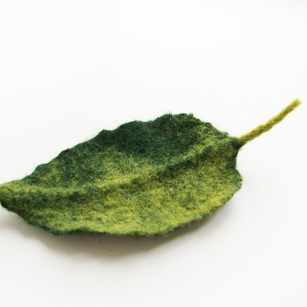 felted leaf pin brooch GREEN LEAF / made to order