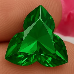 Tsavorite Garnet Gemstone: 10 Ct Fancy Cut Green Stone