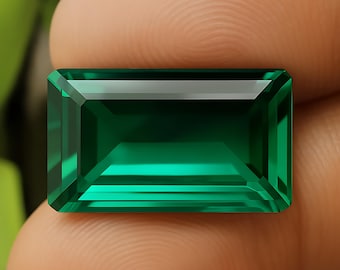 12 Carat Colombian Emerald Cut Gemstone: Luxury Ring Stone