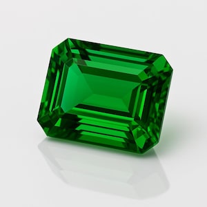 10 Carat Emerald Cut Tsavorite Garnet: Vibrant Green Gemstone