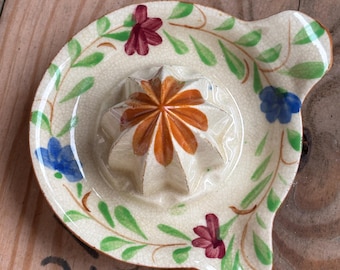 Hand‑Painted Ceramic Citrus Juicer from Japan — Vintage Floral Juicer — Kitchen Prep Tool