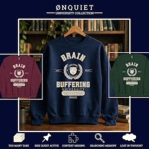 Może przedstawiać: Granatowa bluza z okrągłym dekoltem i kremową grafiką z napisem Brain Buffering University, centralnym emblematem m&oacute;zgu oraz tekstem Major in forgetting what I was saying. Wz&oacute;r zawiera liście laurowe oraz dodatkowe napisy.