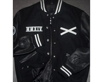 XO-inspirierte Varsity Jacke | Schwarze Bomberjacke im Tour-Stil | Retro Singer Streetwear Look