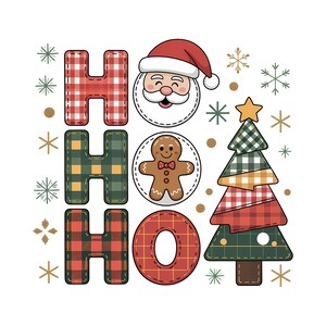 Könnte beinhalten: Festliches Weihnachtsdesign mit den Worten "HO HO HO" in rot-, grün- und orangefarbenen Karomustern. Enthält ein Gesicht des Weihnachtsmanns, einen Lebkuchenmann, einen Weihnachtsbaum sowie Schneeflocken und Sterne.