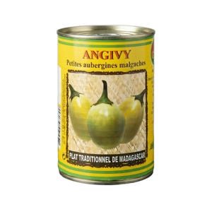 Könnte beinhalten: Eine zylindrische Metalldose mit einem gelben Etikett, das den Text ANGIVY Petites aubergines malgaches und PLAT TRADITIONNEL DE MADAGASCAR trägt. Das Etikett zeigt eine Abbildung von drei kleinen, runden, hellgrünen Auberginen.