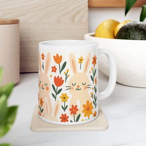 Taza de conejos de dibujos animados con estampado floral de 325 ml