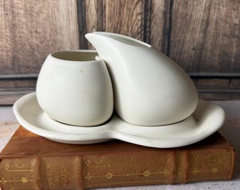 Juego de cremera y azucarero biomórfico de Peter Saenger – Bandeja de porcelana de estilo moderno de mediados de siglo, Alemania