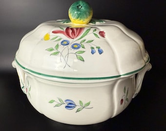 Sopera Longchamp Tulipe vintage con tapa – Porcelana francesa floral pintada a mano, remate en forma de limón.