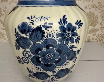 Hand-Painted Blauw Delfts Floral Vase – Made in Holland – Vintage Delftware