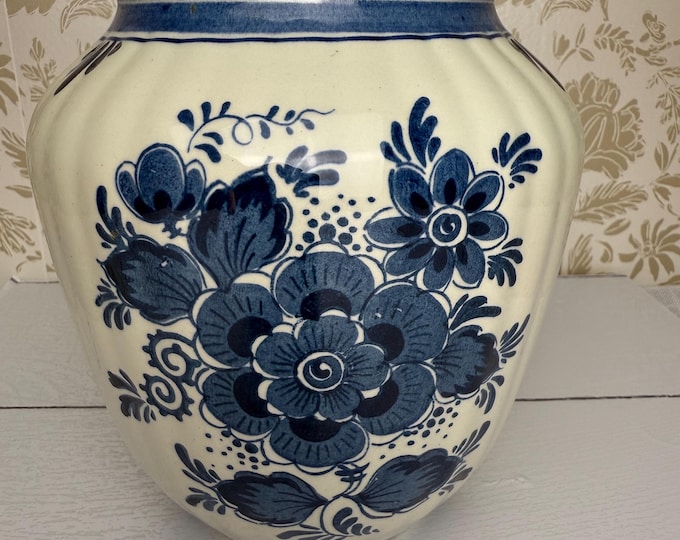 Hand-Painted Blauw Delfts Floral Vase – Made in Holland – Vintage Delftware