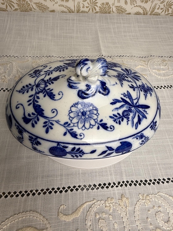 Antique Meissen Blue Onion Tureen Lid: German Porcelain Replacement Part