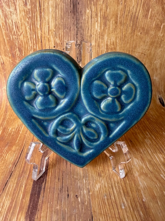 Pewabic Heart Tile – Detroit Pottery 1997 – Blue Floral Motif Wall Art, 5x4.5