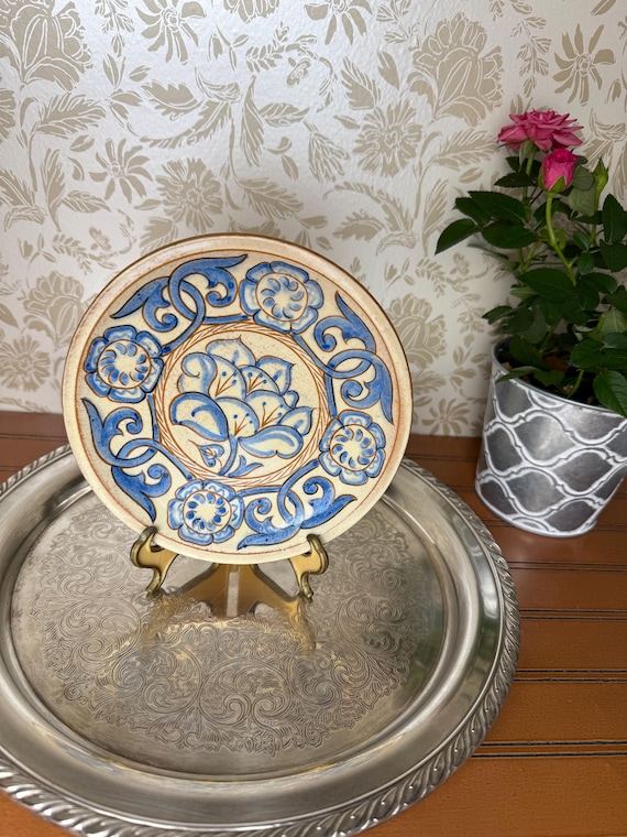 Vintage Sven Törngren Pottery Plate: Mid-Century Scandinavian Folk Art
