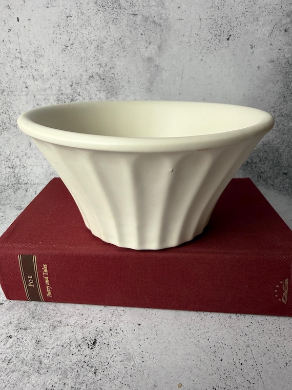 Vintage McCoy Planter – Econoline 502 Ivory Matte Ribbed Pottery Bowl