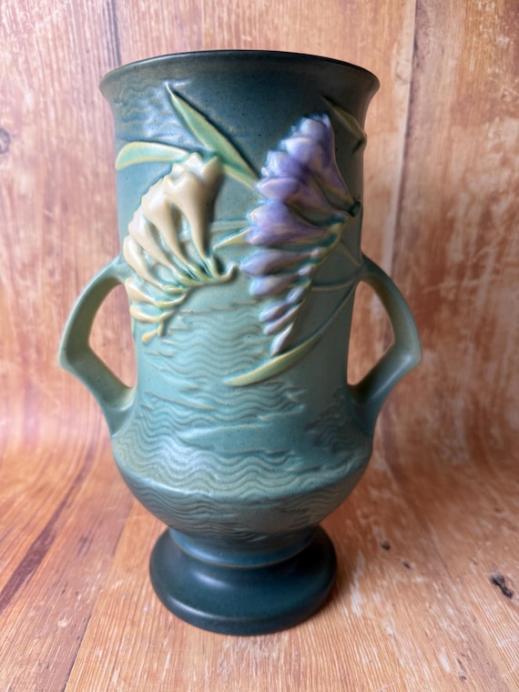 Vintage Roseville Freesia Vase – Double Handled 123-9 in Moss Green with Lavender & Cream Blooms