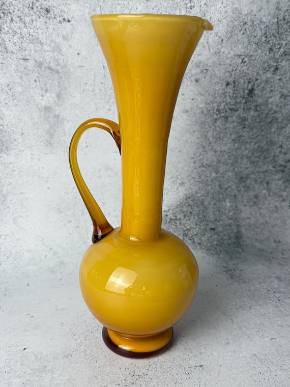 Vintage Empoli Butterscotch Cased Glass Ewer – Italian Art Glass Pitcher – Mid-Century Decorative Vase