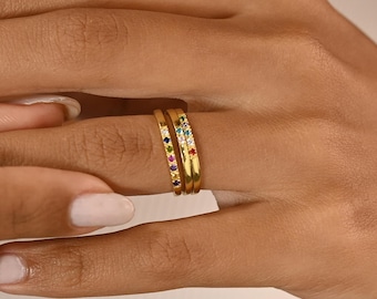 Anillo con piedra de nacimiento familiar, delicado anillo apilable, regalo de Navidad, anillo minimalista para abuela, anillo de oro, regalos con piedra de nacimiento, joyería para madres