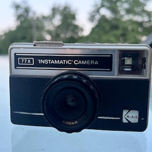 Kodak Instamatic 77X Vintage Camera – 126 Film Format – Retro Collectible