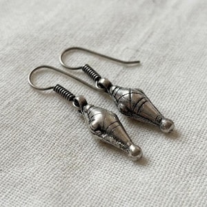 Silber Muschel Ohrringe, Strand Muschel baumeln Ohrringe, Boho Ocean Schmuck, Vintage Küsten Ohrringe, minimalistisches nautisches Geschenk für Frauen
