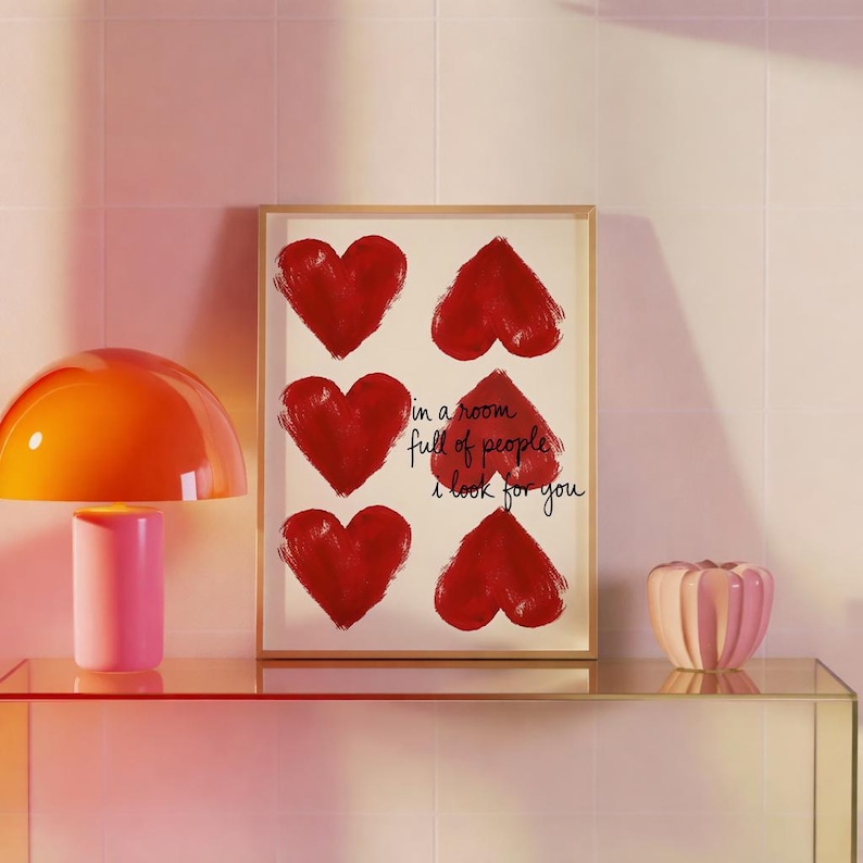 En una habitación llena de gente te busco a ti. Lámina con cita en rosa, tipografía retro manuscrita, decoración femenina estilo Y2K para dormitorio universitario, arte de pared para encima de la cama (sin marco). imagen 4
