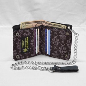 Cartera vegana con cadena de murciélagos, estilo damasco, negra y gris, gótica, espeluznante y adorable, bolsillos de tela, cartera de lona negra, para Halloween y uso diario