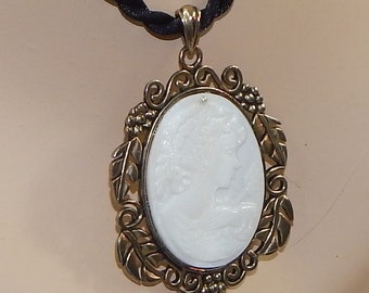 Cameo necklace,Large Cameo necklace,White Mother Of Pearl Cameo necklace,Victorian cameo necklace,Large Mother of Pearl hand carved cameo