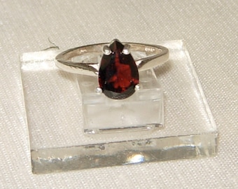 Garnet sterling ring,Garnet engagement ring,Garnet Valentines  ring,Red Garnet ring,Garnet cocktail ring,garnet ring,birthstone ring