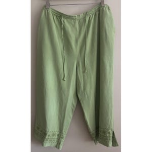 DRESS BARN Woman SILK Green Crop Pants W/Floral Embroidered Leg Size 18