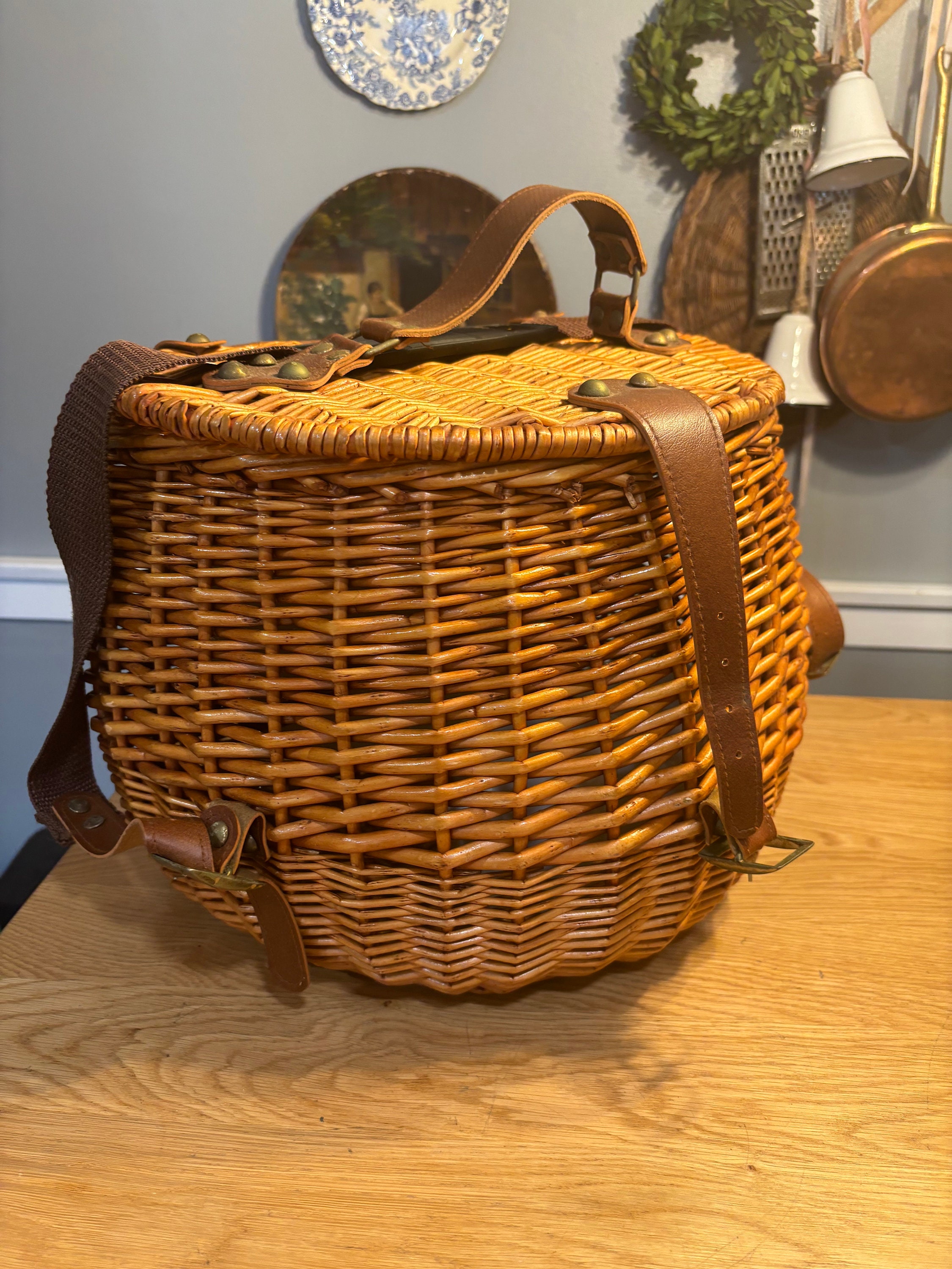 Fishing Creel Style Wicker Picnic Basket, Carrying Basket with Lid and  Shoulder Strap Vintage