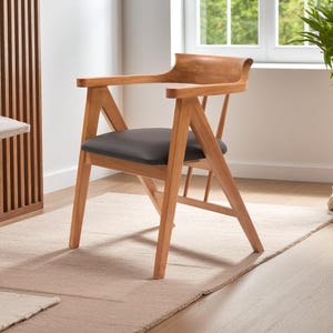 Bequeme robuste Sitzgelegenheit für Wohnzimmer & Esszimmermöbel, handgefertigter Wohnkultur-Stuhl oder Bank