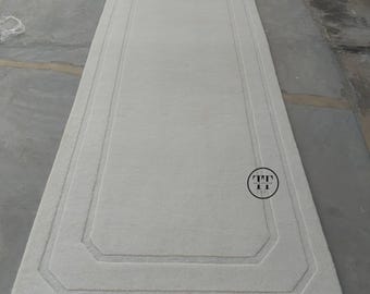 Ivoorwitte, handgetufte loper van Nieuw-Zeelandse wol, minimalistisch modern haltapijt, handgemaakt tapijt