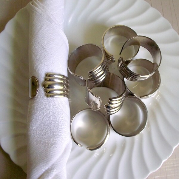 Silver Napkin Rings , Set of 8 Silver Plate Serviette Rings , Retro Modern Napkin Rings