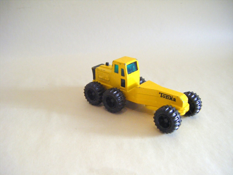 Vintage Tonka Road Grader Truck Yellow Die Cast Collectible Memorabilia Transportation Car Cake Topper Distressed