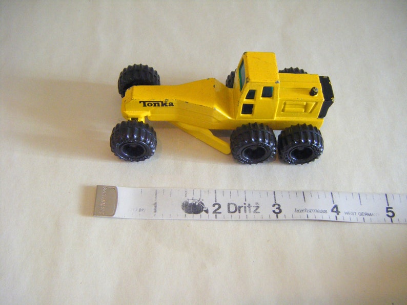 Vintage Tonka Road Grader Truck Yellow Die Cast Collectible Memorabilia Transportation Car Cake Topper Distressed