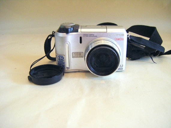 Olympus CAMEDIA C-740 Ultra Zoom Digital Camera Photography