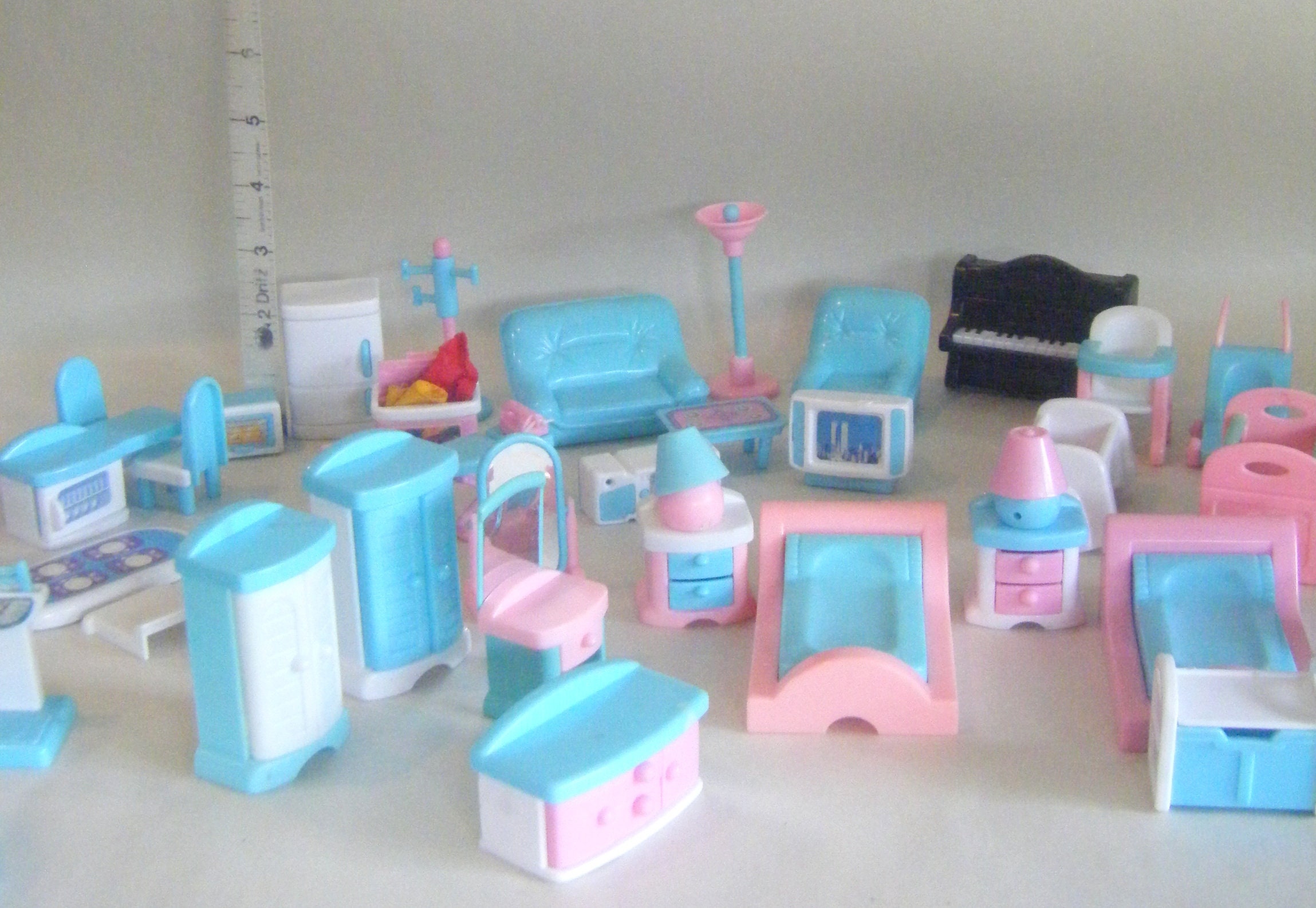 fashion toy sets kids plastic mini toy doll house furniture with doll