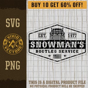 Puede incluir: Diseño gráfico en blanco y negro con un camión y el texto "SNOWMAN'S BOOTLEG SERVICE" con el año "1977". El diseño incluye el texto "SVG" y "PNG" con un logotipo que dice "VIVID VECTORS".