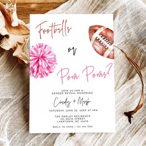 Puede incluir: Una tarjeta de invitación para revelación de género con un balón de fútbol americano en acuarela y un pompón rosa. El texto dice: Footballs or Pom Poms? Join us for a gender reveal honoring Cindy + Mark, Saturday, June 22, 20XX at 3PM, The Oakley Residence, 123 Main Street, Laketown, NC 45678, Reply to Anne 123 456 7890.