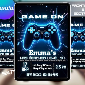 Op de afbeelding: Een digitale uitnodiging met een blauw en zwart thema, met een gloeiende gamecontroller-afbeelding. Tekst bevat "GAME ON", "Emma's HAS REACHED LEVEL 9!" en evenementdetails. De uitnodiging is 12,7 x 17,8 cm.