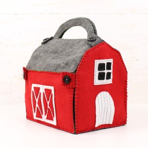 Red barn hand made from felt and embroidery floss