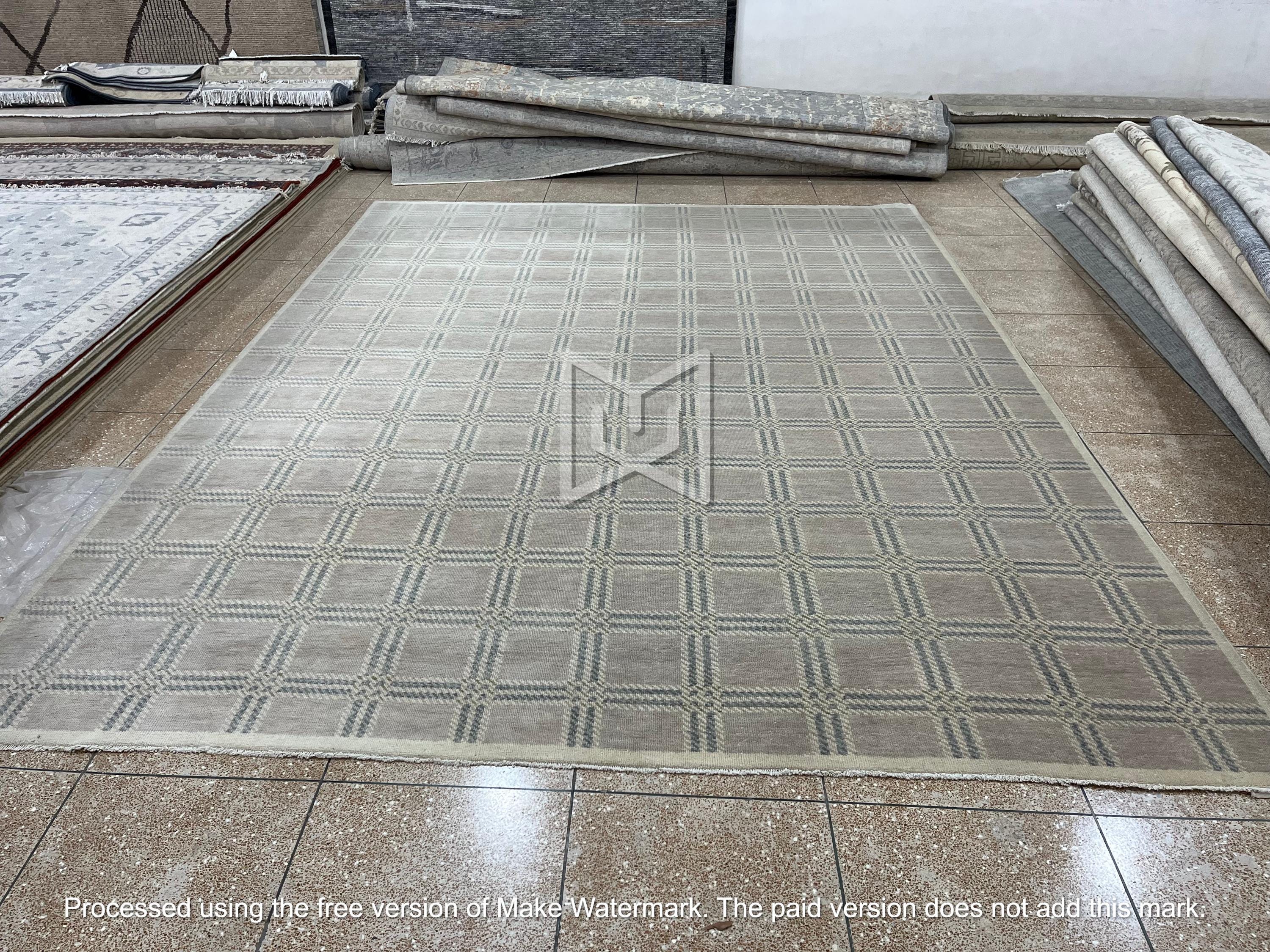 手織りウールラグ：ニュートラルな幾何学模様のグリッド、モダンミニマ