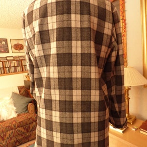 Beautiful, Warm Plaid Wool Jacket, Lined . Women's Medium . In Perfect Shape Very Comfy Covers the hips. image 6