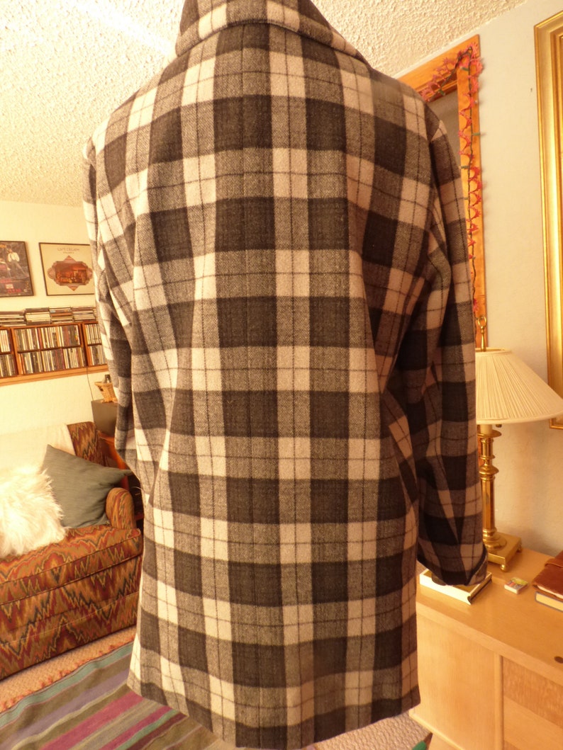 Beautiful, Warm Plaid Wool Jacket, Lined . Women's Medium . In Perfect Shape Very Comfy Covers the hips. image 6
