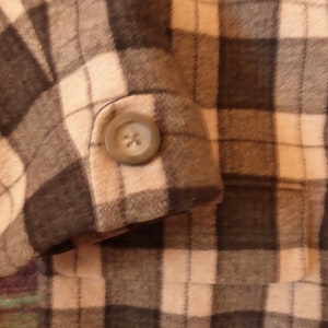 Beautiful, Warm Plaid Wool Jacket, Lined . Women's Medium . In Perfect Shape Very Comfy Covers the hips. image 8