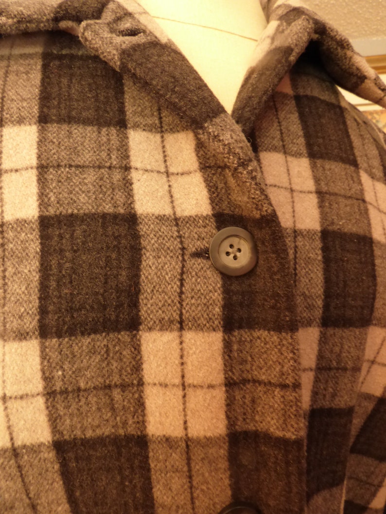 Beautiful, Warm Plaid Wool Jacket, Lined . Women's Medium . In Perfect Shape Very Comfy Covers the hips. image 3