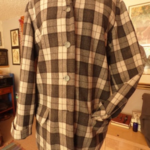 Beautiful, Warm Plaid Wool Jacket, Lined . Women's Medium . In Perfect Shape Very Comfy Covers the hips. image 2