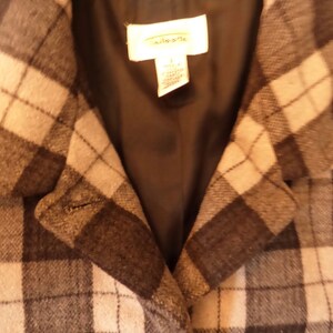 Beautiful, Warm Plaid Wool Jacket, Lined . Women's Medium . In Perfect Shape Very Comfy Covers the hips. image 7