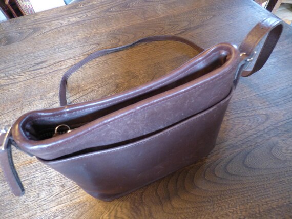 Small, Vintage, Coach Purse . Dark Brown . - image 4