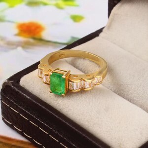 Emerald Cut Natural Emerald Baguette Diamond Ring – Vintage Inspired Solitaire for Women, Fine Statement Jewelry, Luxury Gift for Her