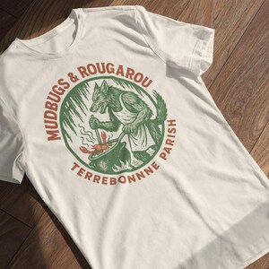 Koszulka Mudbugs & Rougarou | Koszulka z motywem gotowanych raków Cajun | Prezent w stylu Louisiana Bayou Folklore zdjęcie 2